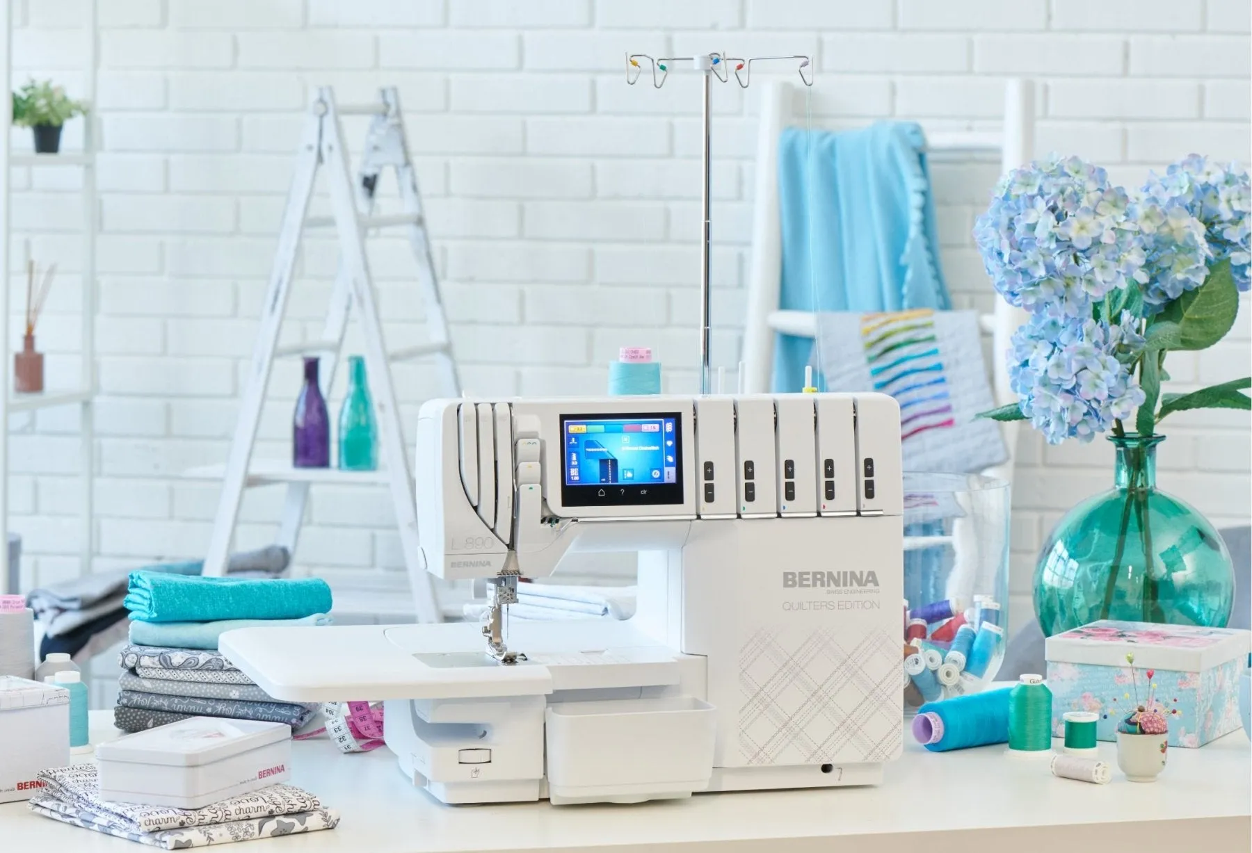 Bernina L 890 QE Overlock and Coverstitch Machine