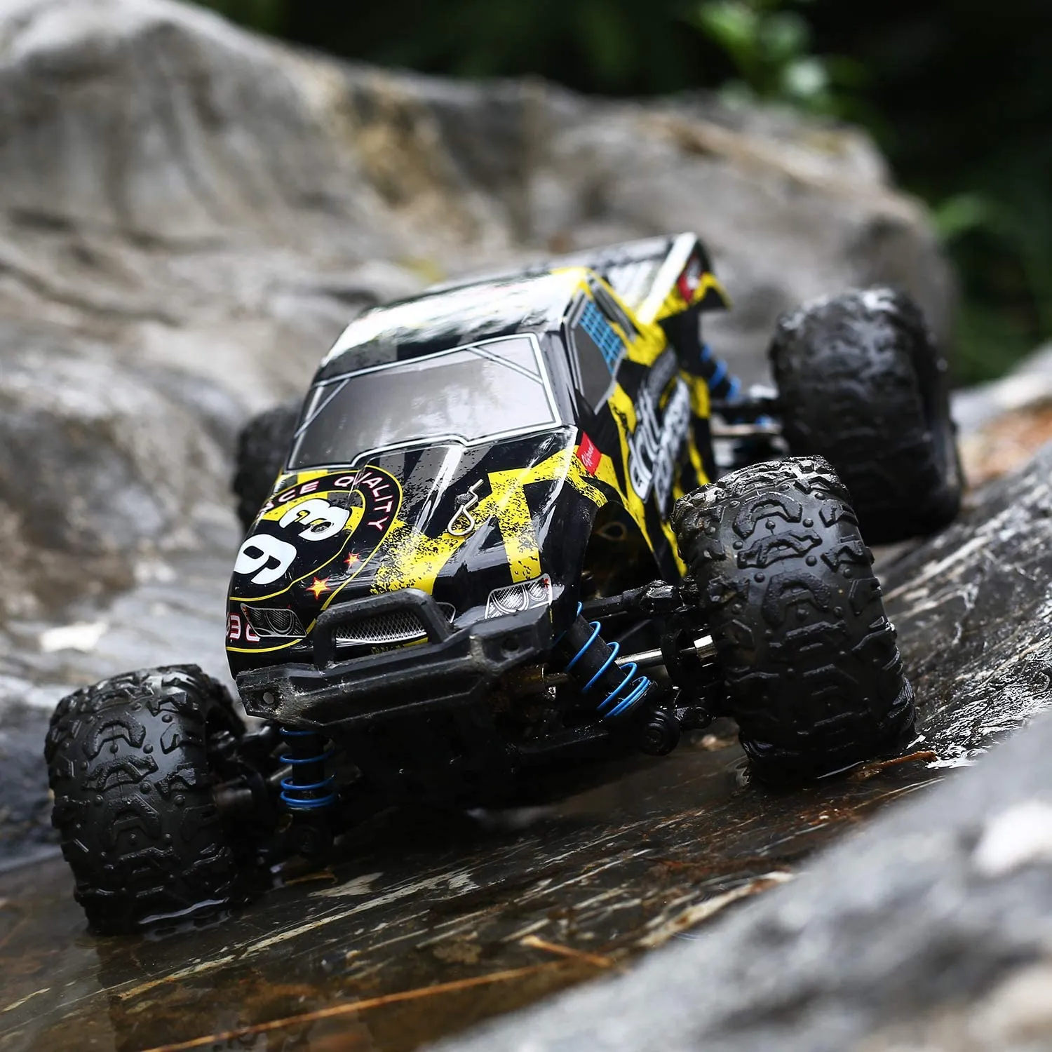 DEERC 300E RC Car High Speed Remote Control Car 1:18 Scale 4WD Monster Truck