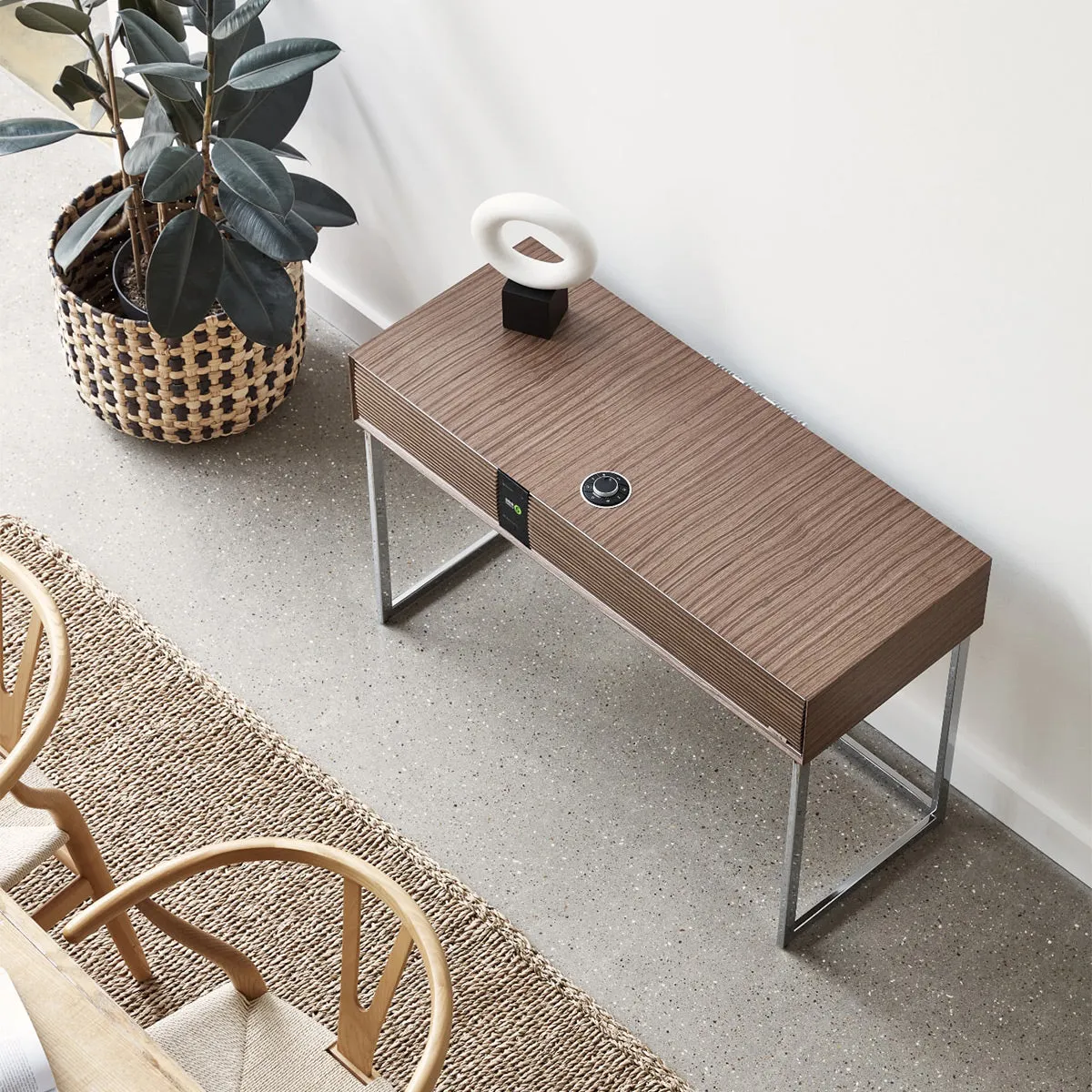 Ruark Audio R810 High Fidelity Radiogram (Walnut/Walnut) with Adjustable TV Mount