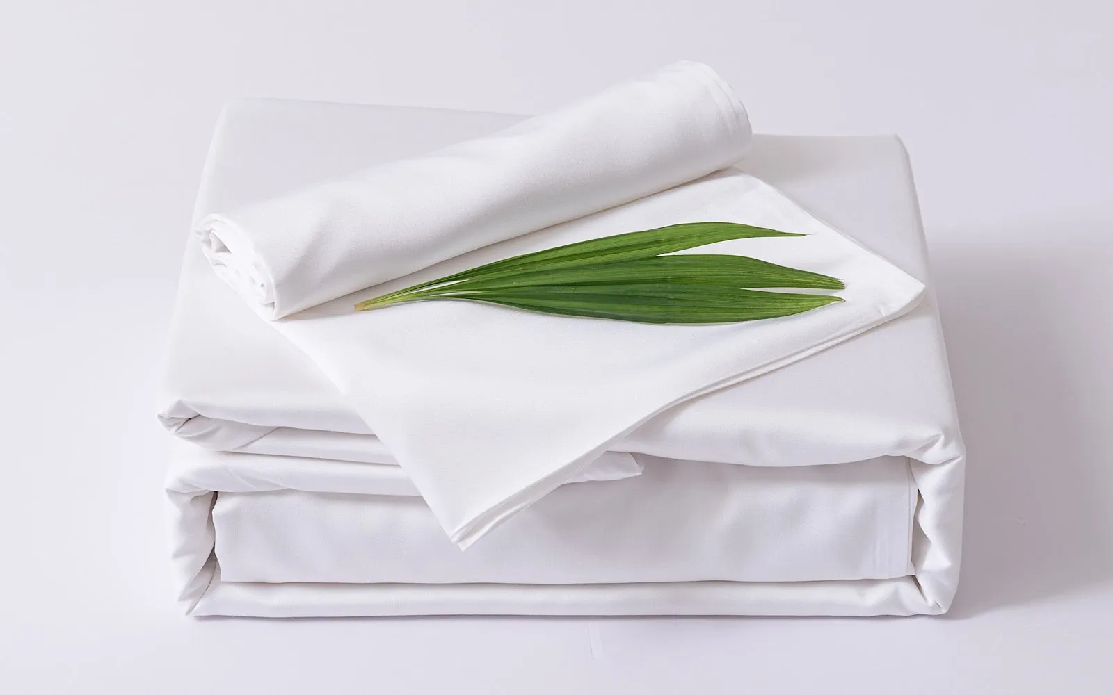 White Super King Size GF 100% Organic Bamboo 300tc Luxurious sateen weave Bedding Set Duvet Cover, Extra Deep 40cm Fitted Sheet, 2 x Pillow Cases